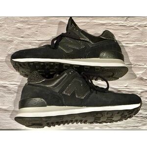 New Balance Black Sneakers